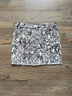 Sanctuary Denim Snakeskin Print Skirt!